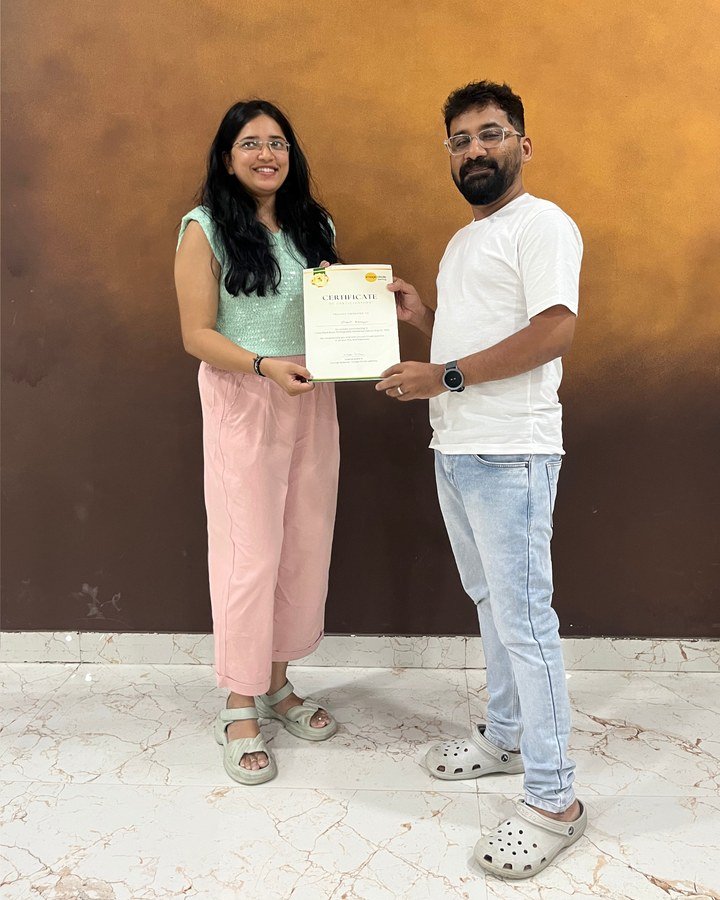 Participant receiving a certificate at the Hyderabad DSLR workshop